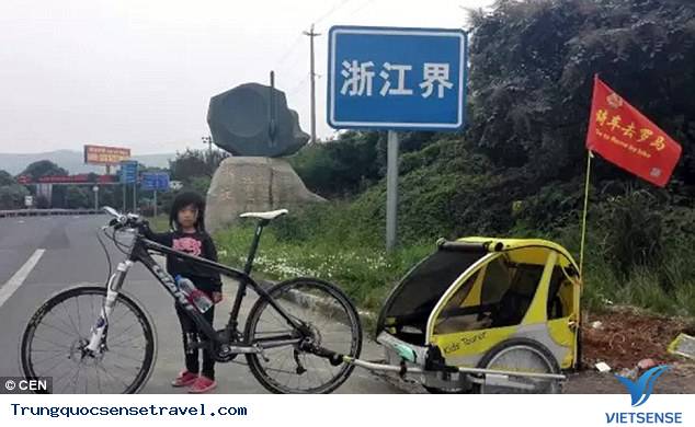 Bé gái 4 tuổi cùng bố khám phá Trung Quốc bằng xe đạp - Ảnh 4