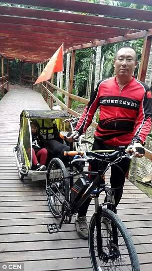 Bé gái 4 tuổi cùng bố khám phá Trung Quốc bằng xe đạp - Ảnh 7