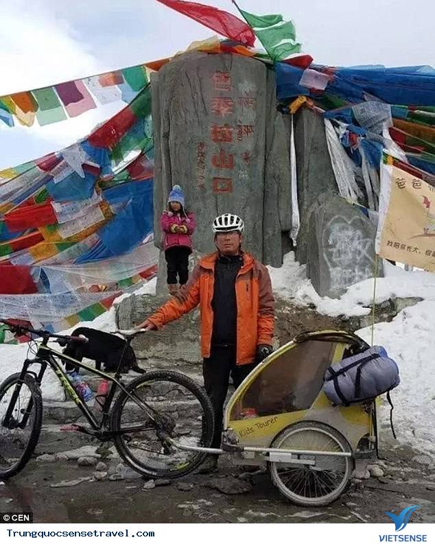 Bé gái 4 tuổi cùng bố khám phá Trung Quốc bằng xe đạp - Ảnh 2