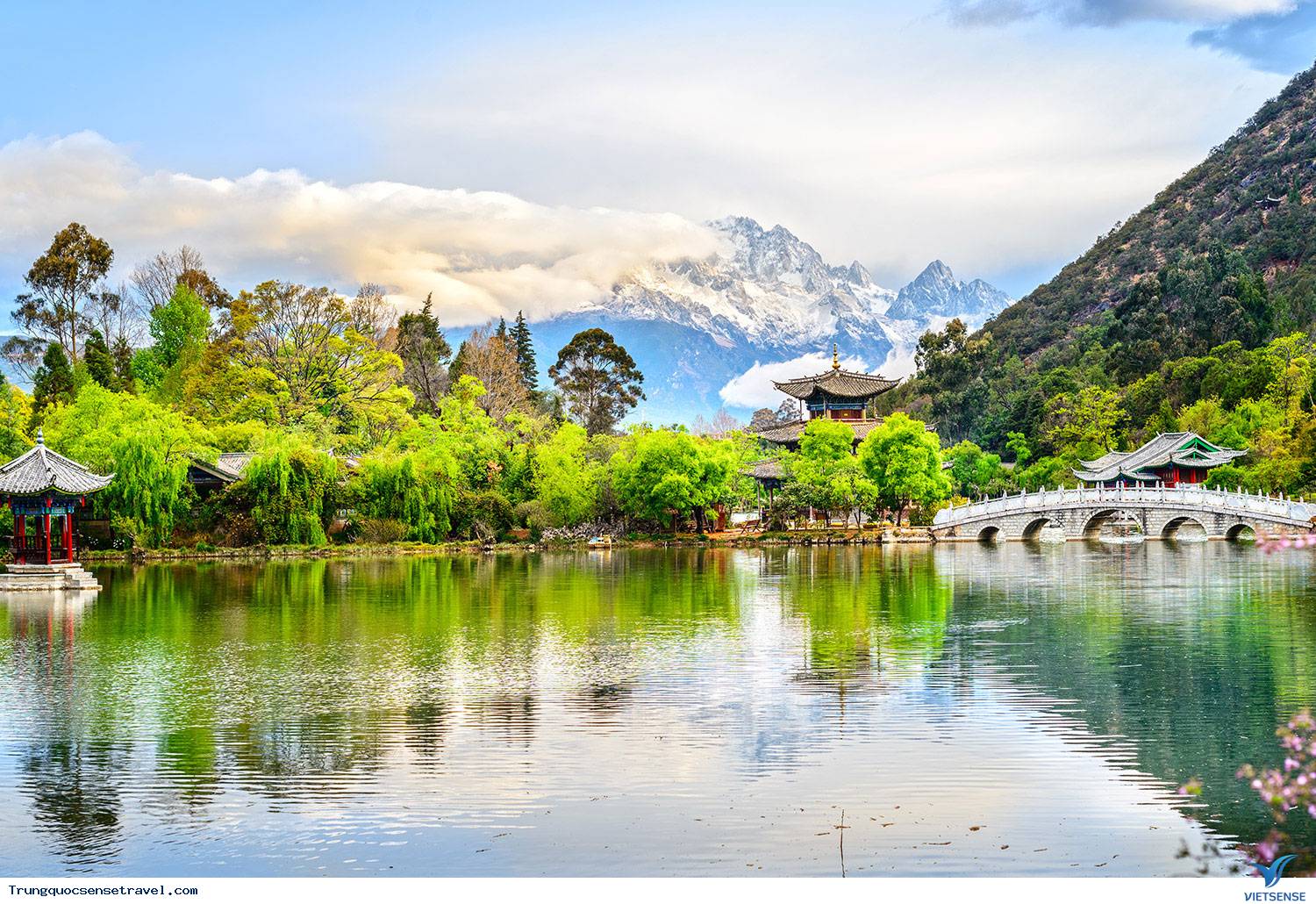 Công viên Hắc Long Đàm- Viên ngọc quý của Trung Quốc. Công viên Hắc Long Đàm- Viên ngọc quý của Trung Quốc.