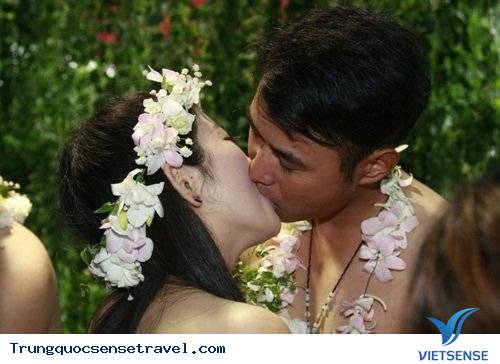 Đám cưới không quần áo, chỉ che bằng cây cỏ tại Trung Quốc - Ảnh 4