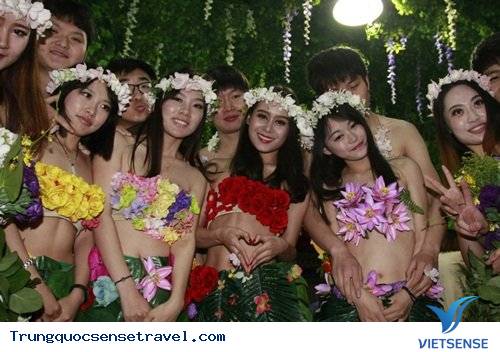 Đám cưới không quần áo, chỉ che bằng cây cỏ tại Trung Quốc - Ảnh 8