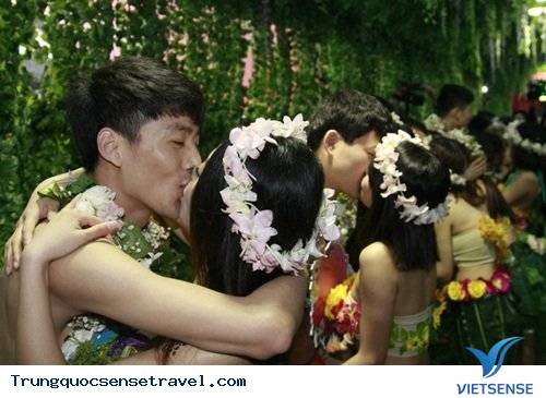 Đám cưới không quần áo, chỉ che bằng cây cỏ tại Trung Quốc - Ảnh 6