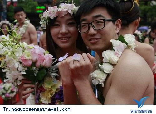 Đám cưới không quần áo, chỉ che bằng cây cỏ tại Trung Quốc - Ảnh 3