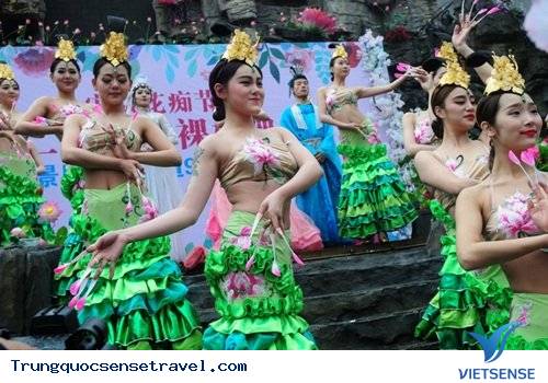 Đám cưới không quần áo, chỉ che bằng cây cỏ tại Trung Quốc - Ảnh 9