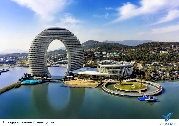 Khách sạn hình móng ngựa