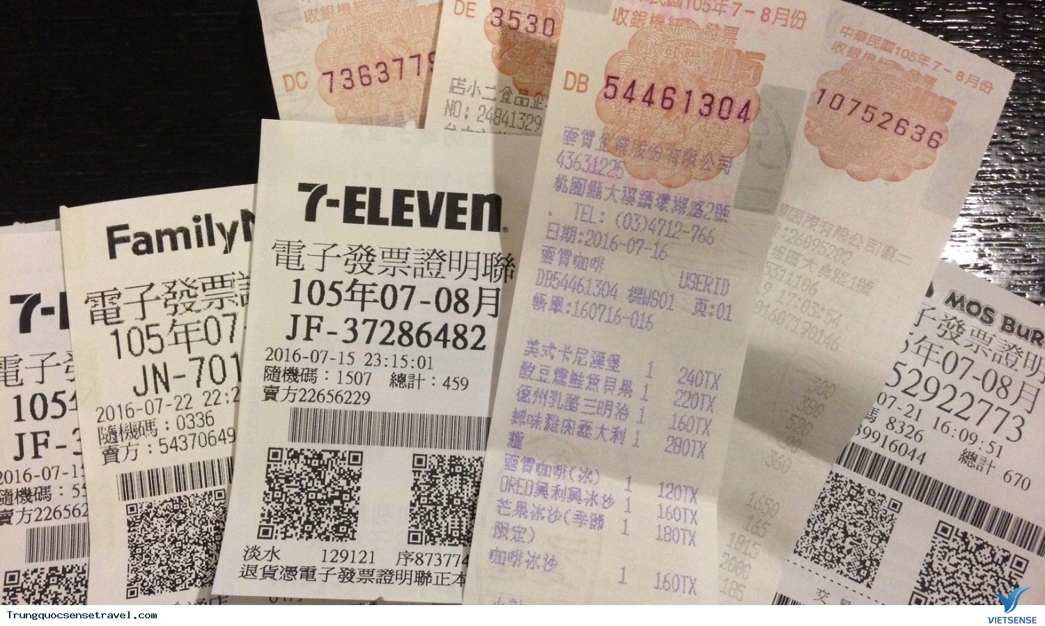 Giữ biên lai của bạn hoặc đưa chúng cho người dân địa phương Giữ biên lai của bạn hoặc đưa chúng cho người dân địa phương