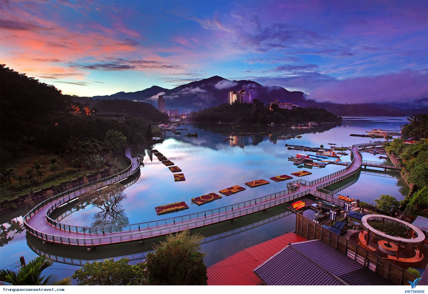 Hồ Nhật Nguyệt Hồ Nhật Nguyệt