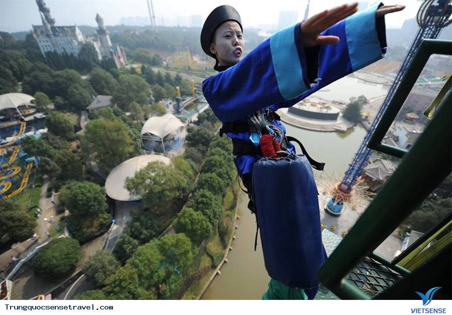 Kỳ lạ xác chết biết đi tại Trung Quốc trong công viên - Ảnh 1