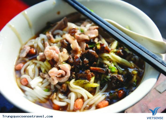 Lạ lùng mì ôm mỹ nhân xuất hiện tại Trung Quốc - Ảnh 2 Lạ lùng mì ôm mỹ nhân xuất hiện tại Trung Quốc - Ảnh 2