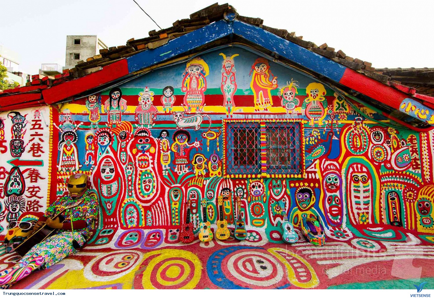 Ngôi làng cầu vồng (Rainbow Village)