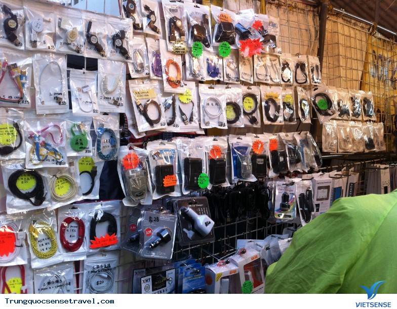 Khu vực mua sắm các món đồ điện tử Khu vực mua sắm các món đồ điện tử