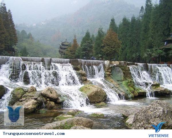 Núi Thanh Thành và Đô Giang Yển Núi Thanh Thành và Đô Giang Yển