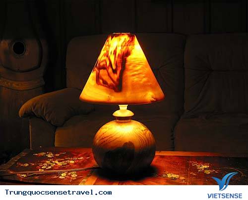 Tuyệt đối không được phơi khăn tay và đồ lót lên chụp đèn Tuyệt đối không được phơi khăn tay và đồ lót lên chụp đèn