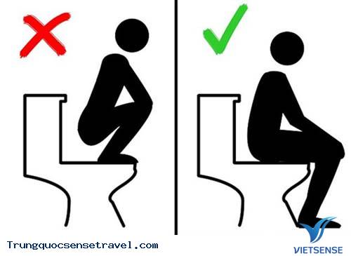 Không để lại dấu chân trên bệ toilet và nhớ xả nước sau khi đã sử dụng. Không để lại dấu chân trên bệ toilet và nhớ xả nước sau khi đã sử dụng.