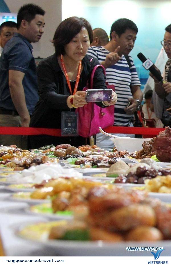 Thích thú với 108 món ăn đẹp mắt làm từ đá - Ảnh 2