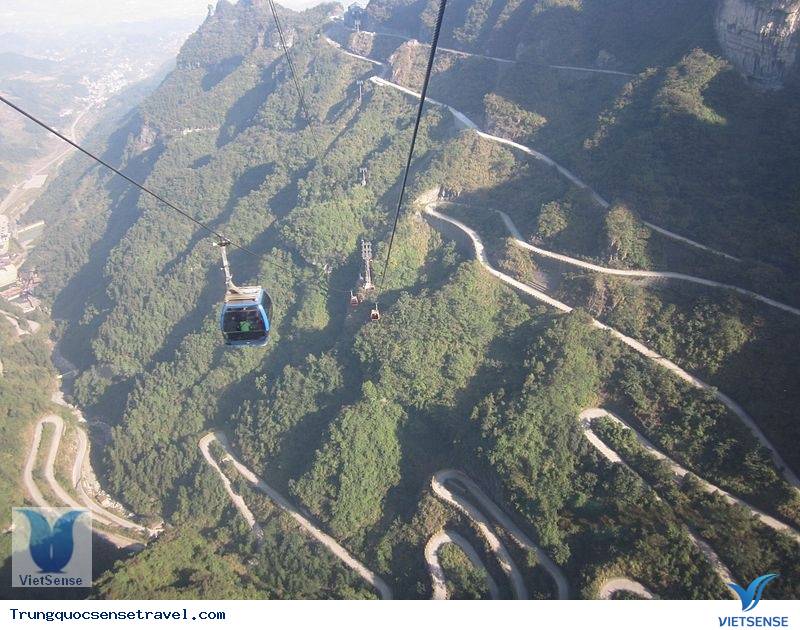 Những khúc cua ngoạn mục của con đường lên Thiên Môn Sơn.