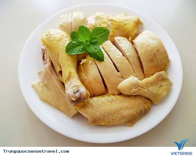 Không thể rời mắt khỏi thịt gà chặt cả xương