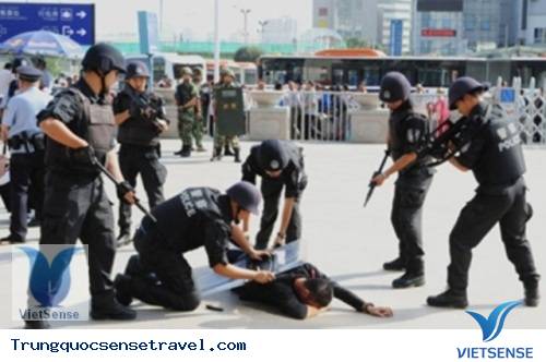 Trung Quốc: bắt nhóm du khách nước ngoài nghi liên quan tới khủng bố