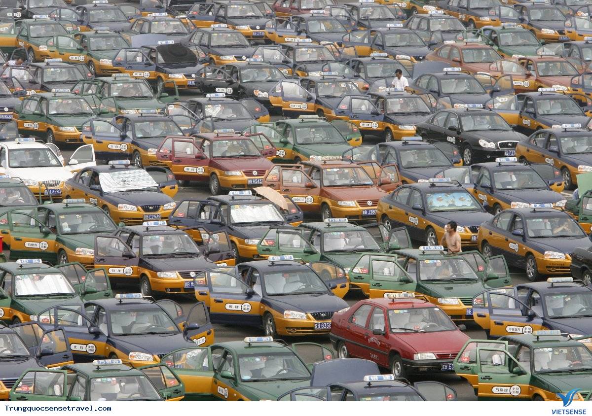 Chật kín người tại địa điểm Thăm Quan nổi tiếng - Ảnh 2