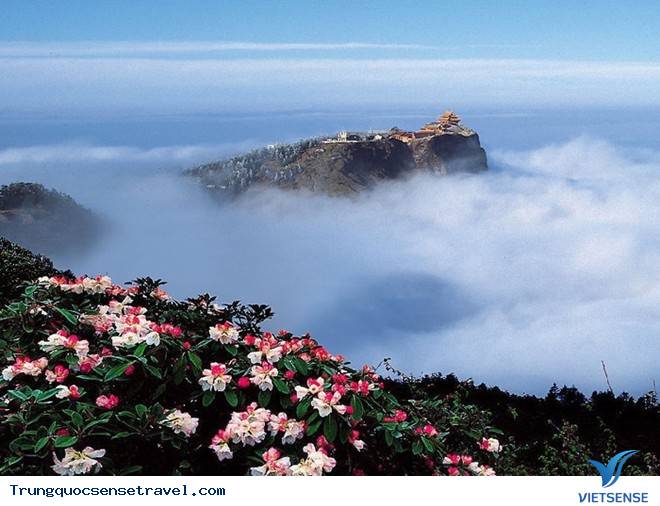 Vẻ đẹp kỳ vĩ của những ngọn núi huyền thoại trong giới võ lâm Trung Hoa - Ảnh 2 Vẻ đẹp kỳ vĩ của những ngọn núi huyền thoại trong giới võ lâm Trung Hoa - Ảnh 2