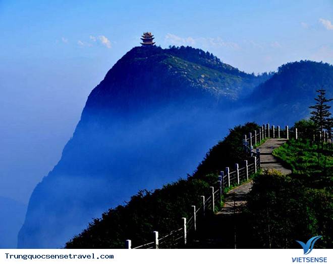 Vẻ đẹp kỳ vĩ của những ngọn núi huyền thoại trong giới võ lâm Trung Hoa - Ảnh 3 Vẻ đẹp kỳ vĩ của những ngọn núi huyền thoại trong giới võ lâm Trung Hoa - Ảnh 3