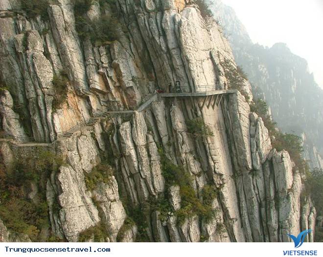 Vẻ đẹp kỳ vĩ của những ngọn núi huyền thoại trong giới võ lâm Trung Hoa - Ảnh 6 Vẻ đẹp kỳ vĩ của những ngọn núi huyền thoại trong giới võ lâm Trung Hoa - Ảnh 6